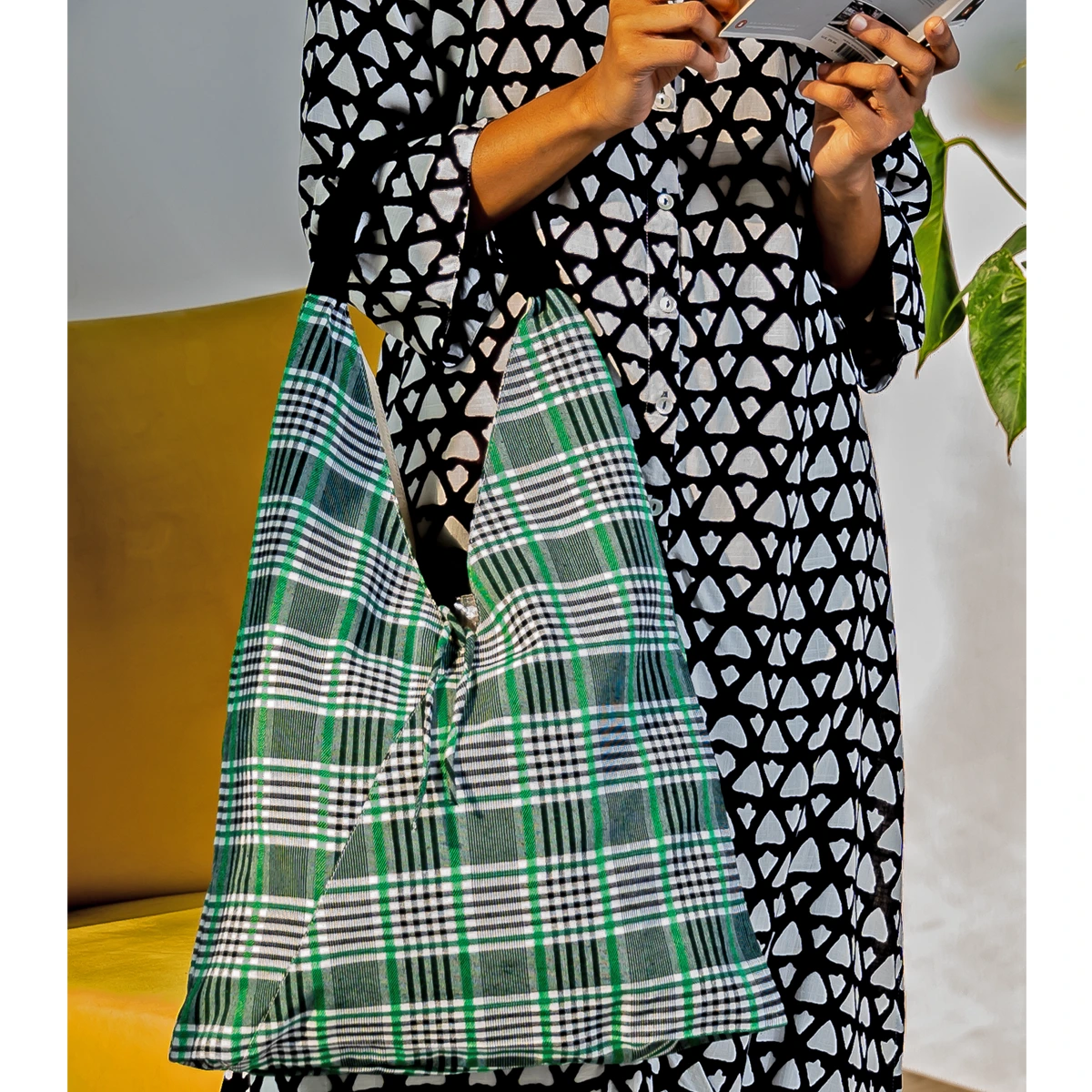 CHECKS GADDA SHOULDER BAG - GREEN