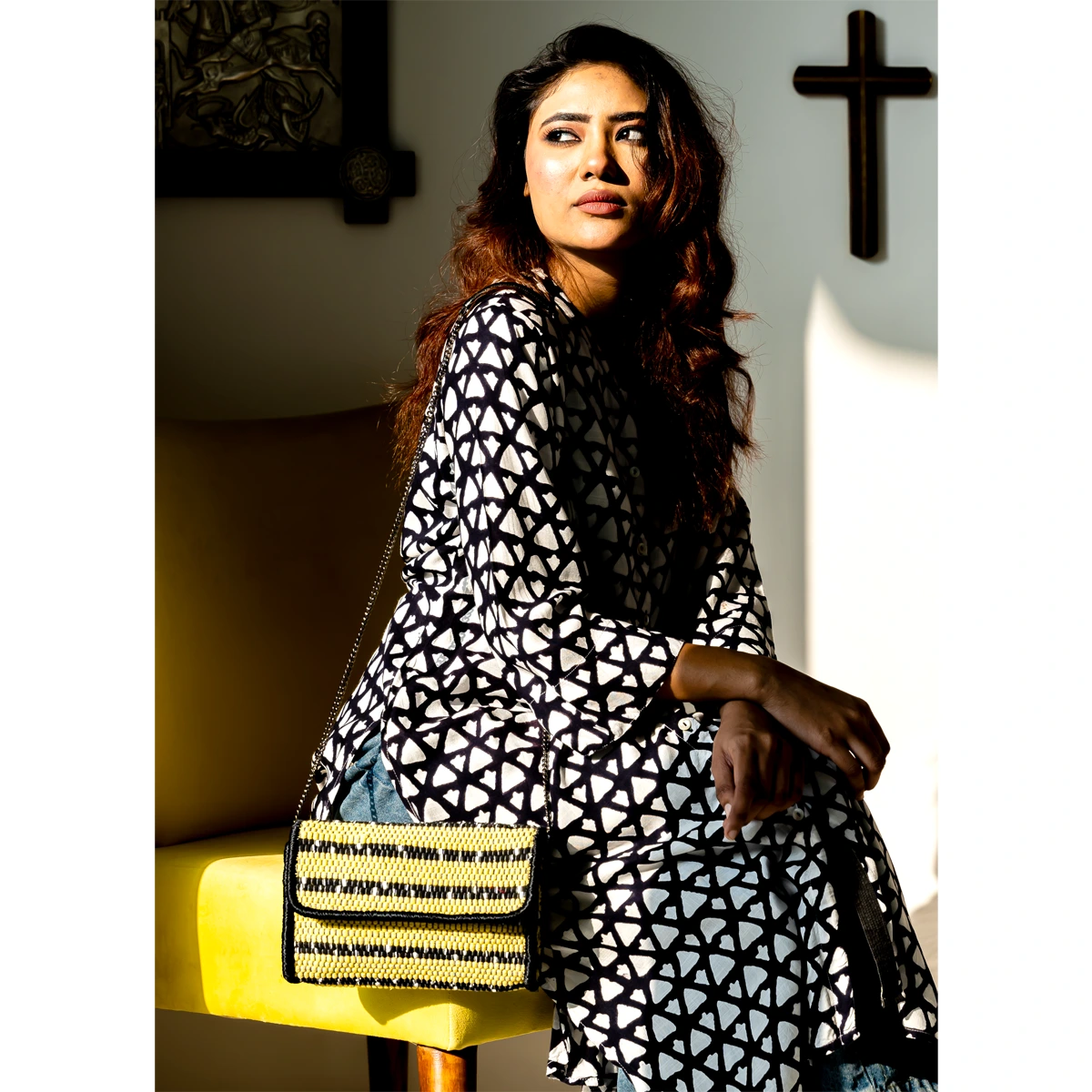 CHINDI CLUTCH BAG - YELLOW BLACK