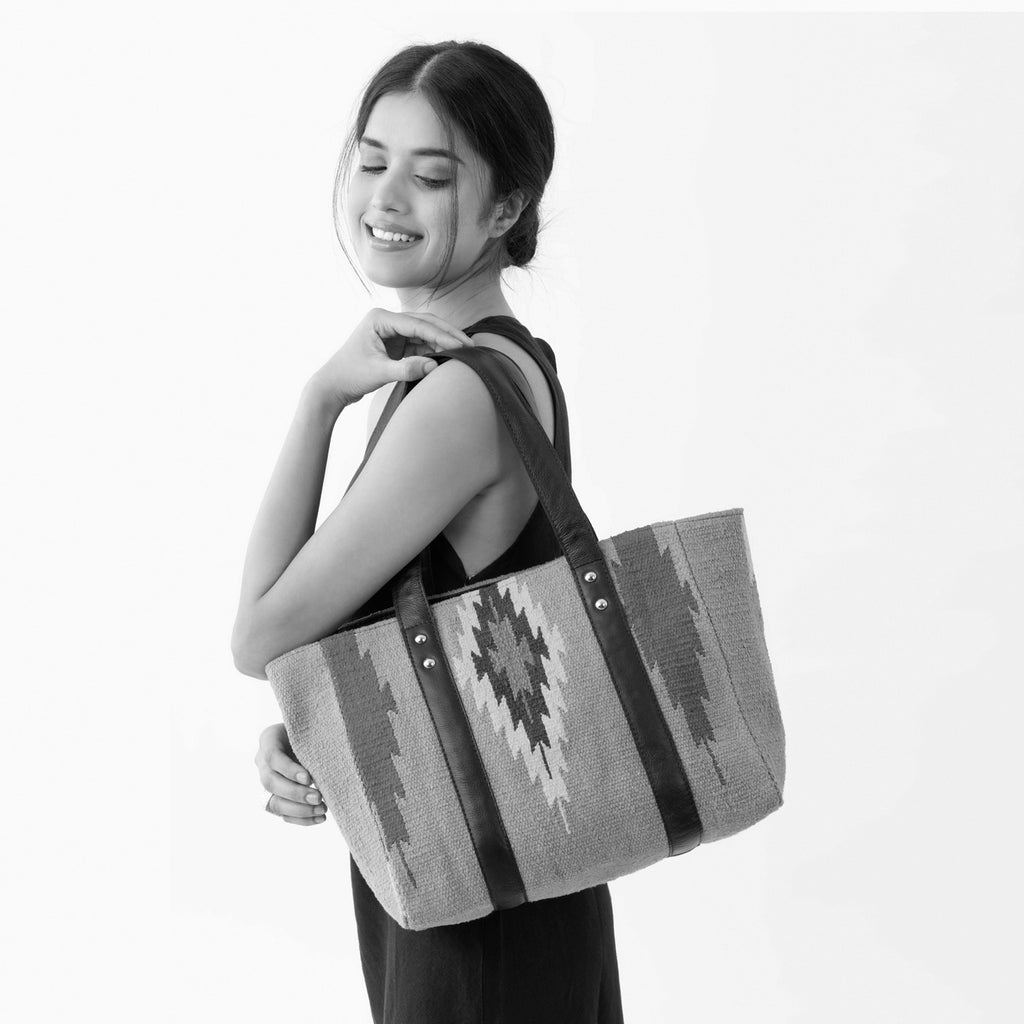 DHURRI HANDBAG SPST - ZIPPED - 002 (Navy & White)