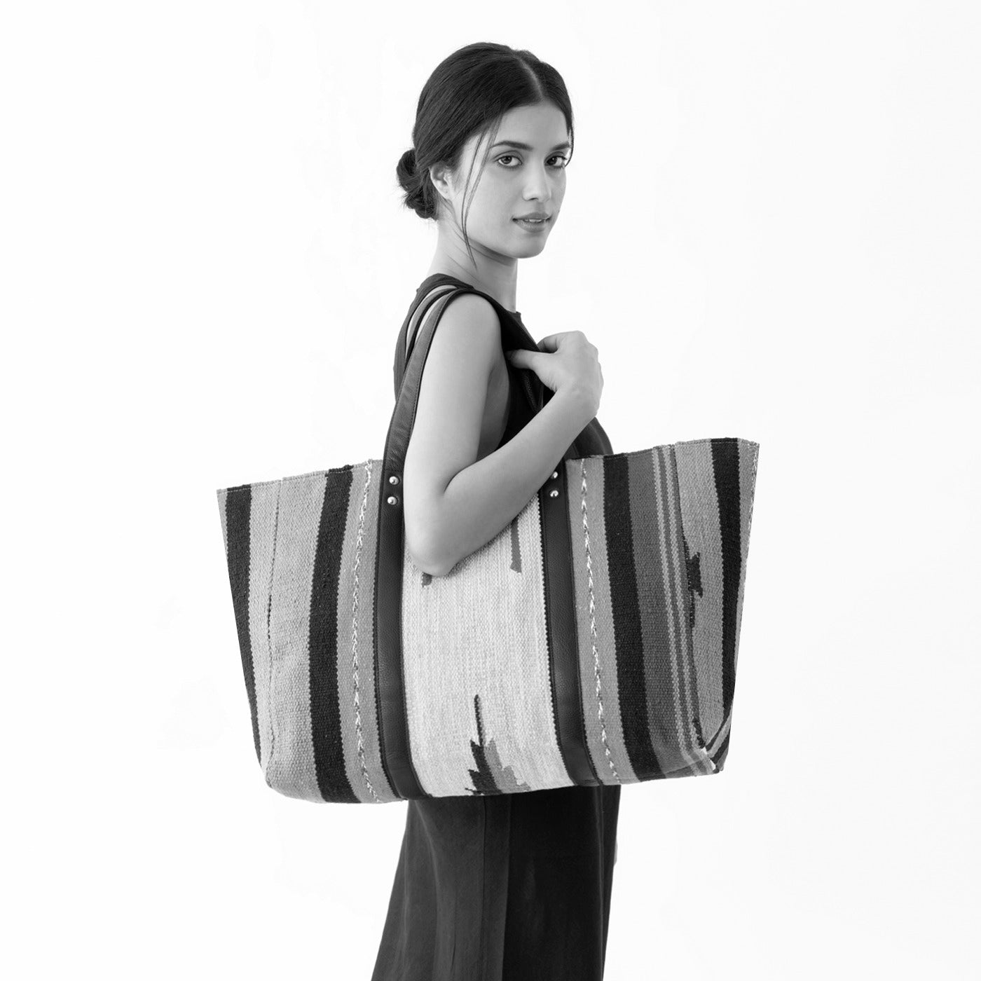 DHURRI TOTE MC - 196 --