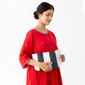 METALLIC CLUTCH - BLACK SILVER BANDS